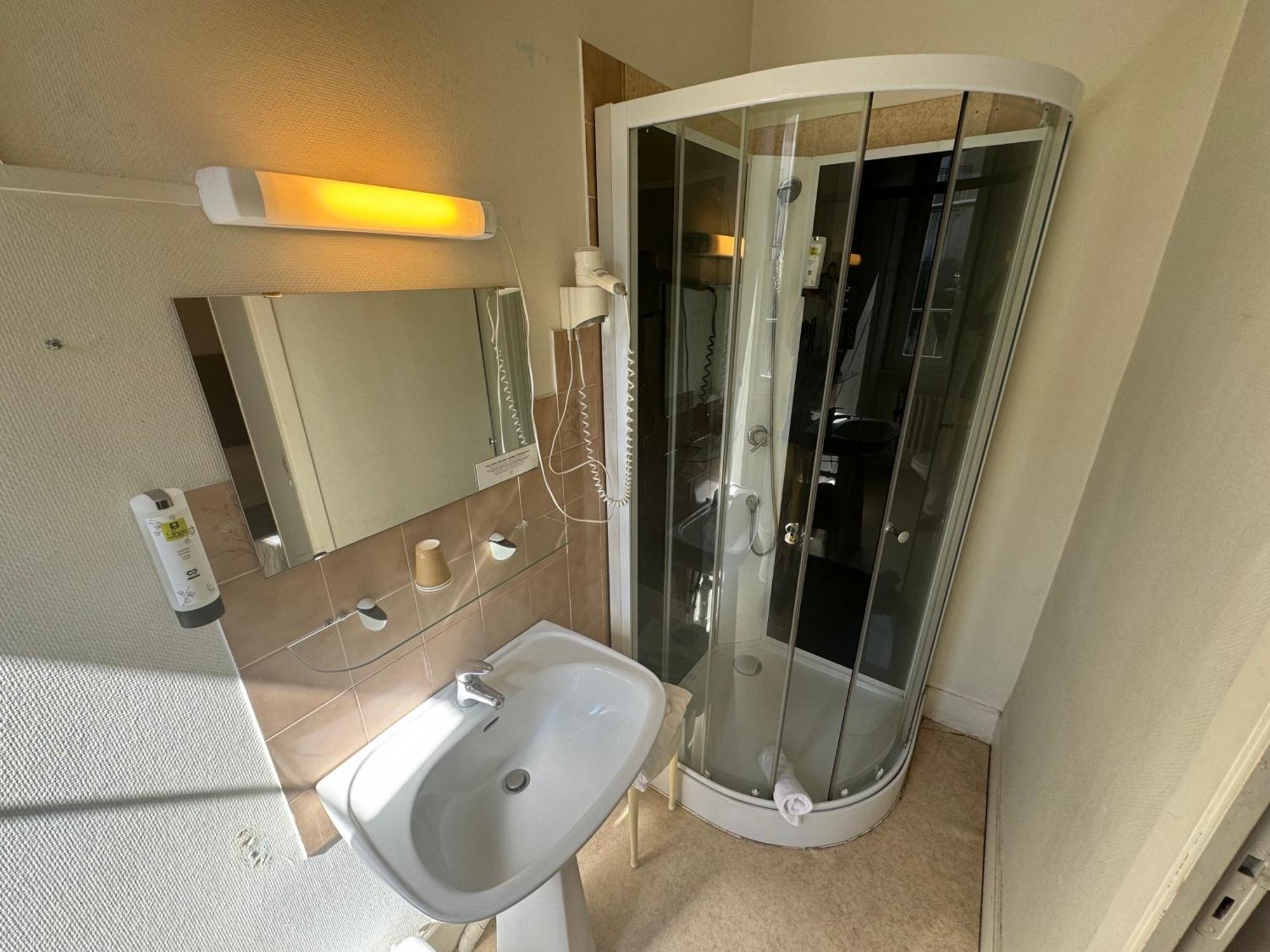 Logis Hotels - Hotel Le Boulevard Mazamet ภายนอก รูปภาพ